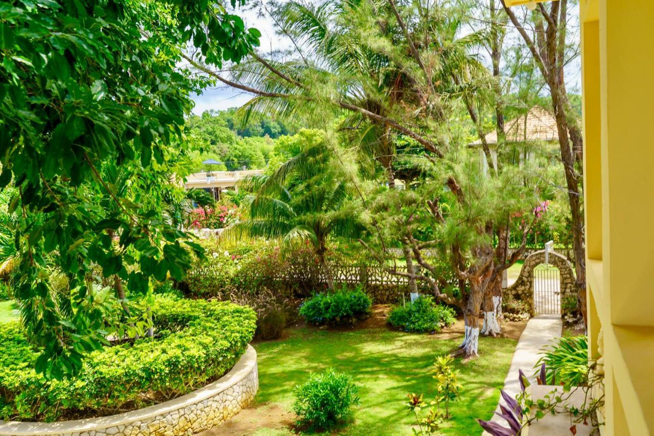 The Westender Inn نيغريل المظهر الخارجي الصورة